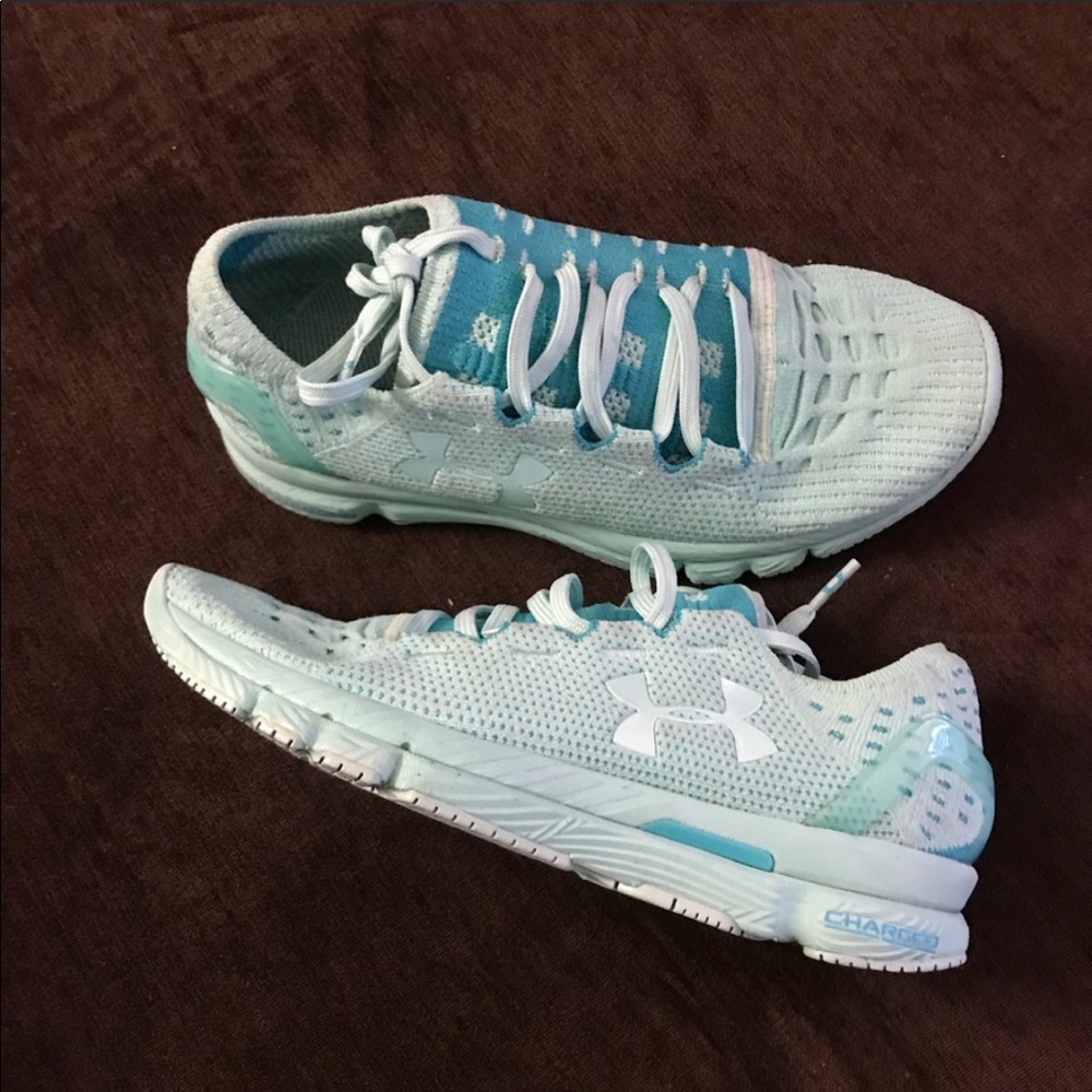 Under Armour slingshot running shoes. Size 6